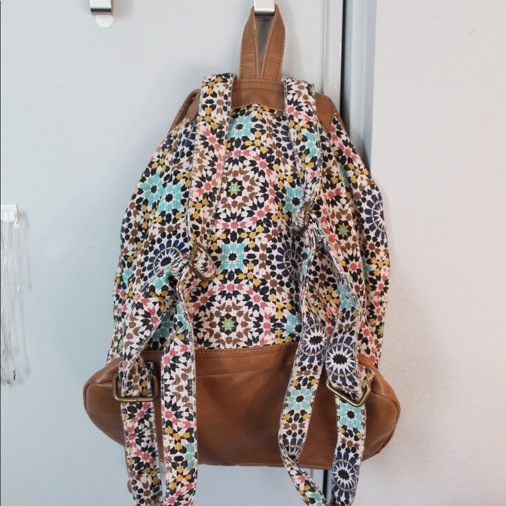 backpack - Picture 2 of 5